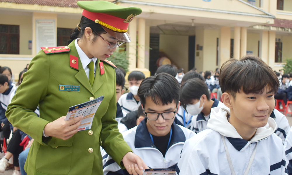  Tuyên truyền phòng, chống tội phạm và vi phạm pháp luật liên quan đến pháo nổ cho học sinh